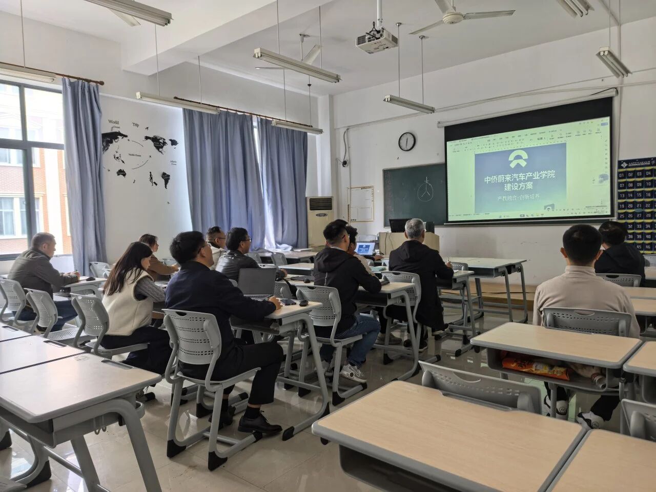 <a href='https://mp.weixin.qq.com/s/AS4xrLgV2nn5D1qPDA4X8Q' target='_blank' title='【教育教学】汽车专业组织召开教学专题研讨会'>【教育教学】汽车专业组织召开教学专题研讨会</a>