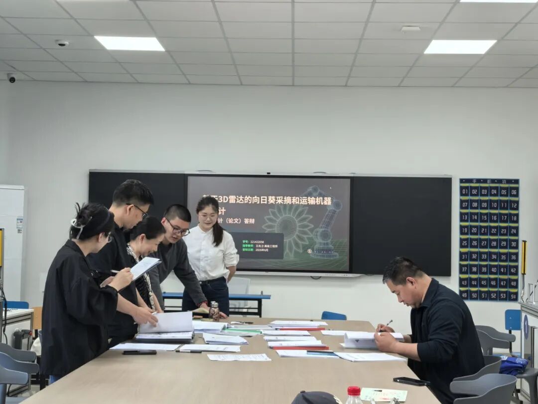<a href='https://mp.weixin.qq.com/s/Z4NuE1fSzNJgF41d9b7xLQ' target='_blank' title='【学院动态】智能制造学院2026届毕业生答辩工作顺利完成'>【学院动态】智能制造学院2026届毕业生答辩工作顺利完成</a>